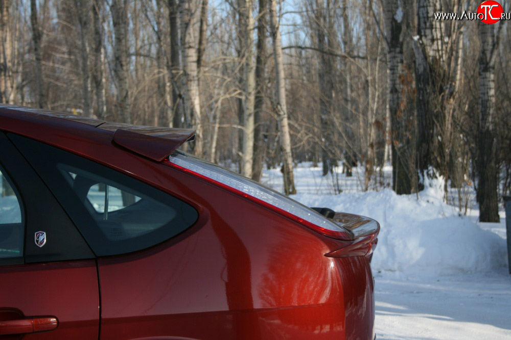 1 499 р. Спойлер AutoTC, очищающий заднее стекло Ford Focus 2 хэтчбэк 5 дв. рестайлинг (2007-2011) (Неокрашенный)  с доставкой в г. Набережные‑Челны