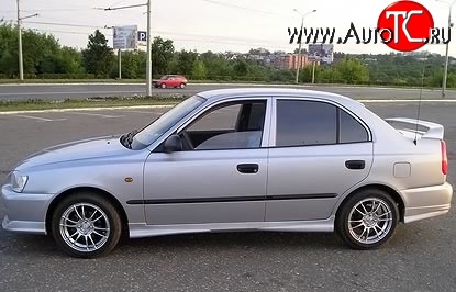 6 549 р. Пороги накладки Street Hyundai Accent седан ТагАЗ (2001-2012) (Неокрашенные)  с доставкой в г. Набережные‑Челны