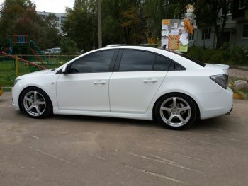 4 099 р. Пороги накладки пластиковые CT  Chevrolet Cruze ( J300,  J305,  J308) (2009-2015) седан дорестайлинг, хэтчбек дорестайлинг, седан рестайлинг, универсал рестайлинг, хэтчбек рестайлинг (Неокрашенные)  с доставкой в г. Набережные‑Челны. Увеличить фотографию 3