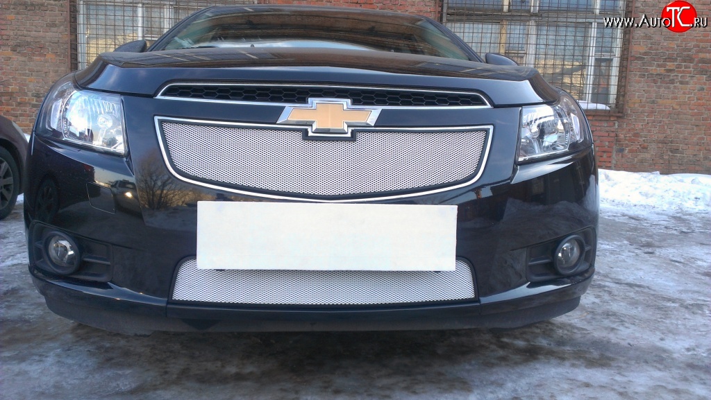 1 559 р. Нижняя сетка на бампер Russtal (хром) Chevrolet Cruze J300 седан дорестайлинг (2009-2012)  с доставкой в г. Набережные‑Челны