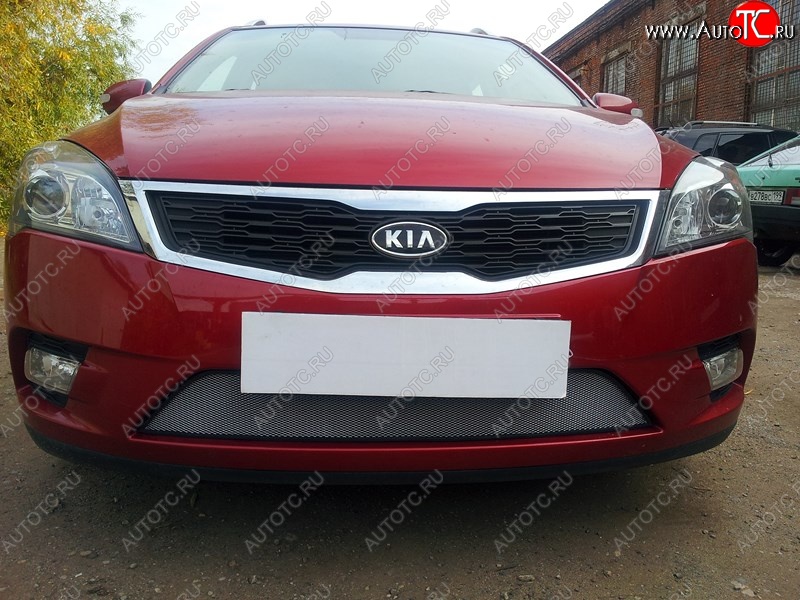 1 539 р. Защитная сетка на бампер Russtal (хром) KIA Ceed 1 ED рестайлинг, хэтчбэк 5 дв. (2010-2012)  с доставкой в г. Набережные‑Челны