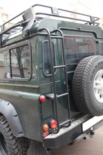 6 499 р. Лестница на крышу РИФ Land Rover Defender 110 1 L316 рестайлинг 5дв. (2007-2016)  с доставкой в г. Набережные‑Челны. Увеличить фотографию 2