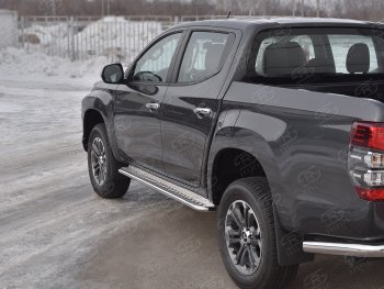 22 999 р. Порожки для ног SLITKOFF (Ø42 мм)  Mitsubishi L200  5 KK,KL (2018-2022) рестайлинг (Лист алюминиевый, труба - сталь окрашенная в черный цвет)  с доставкой в г. Набережные‑Челны. Увеличить фотографию 1