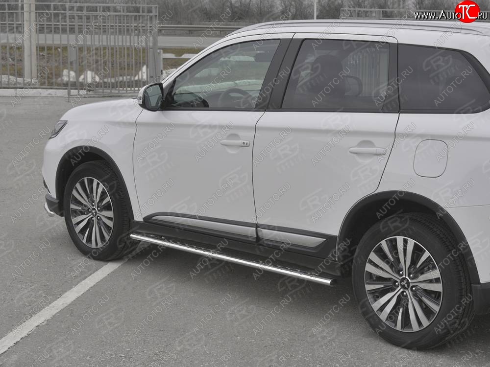 21 749 р. Защита порогов (Ø75x42 мм с проступью, нержавейка) Russtal Mitsubishi Outlander GF 3-ий рестайлинг (2018-2022)  с доставкой в г. Набережные‑Челны