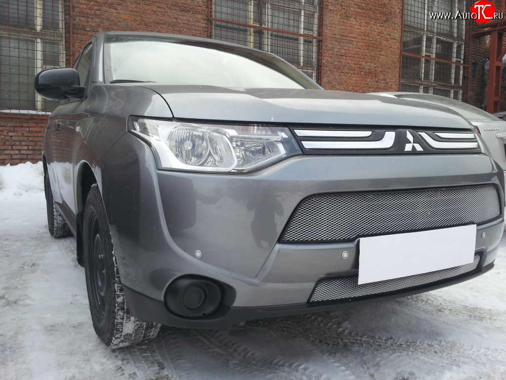 2 599 р. Сетка на бампер (рестайлинг) Russtal (хром) Mitsubishi Outlander GF дорестайлинг (2012-2014)  с доставкой в г. Набережные‑Челны