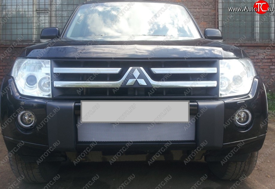 1 539 р. Защитная решётка в воздуховод автомобиля Russtal (хром) Mitsubishi Pajero 4 V90 дорестайлинг (2006-2011)  с доставкой в г. Набережные‑Челны