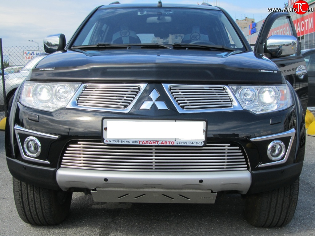 6 399 р. Декоративная вставка воздухозаборника Berkut Mitsubishi Pajero Sport PB дорестайлинг (2008-2013)  с доставкой в г. Набережные‑Челны