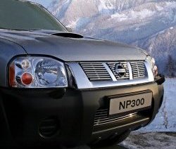 Декоративные вставки решетки радиатора Novline Nissan NP300 (2008-2013)