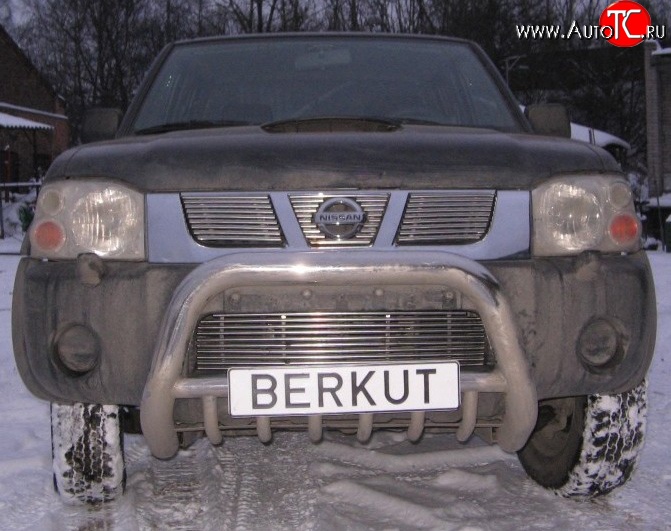 5 599 р. Декоративная вставка решетки радиатора Berkut Nissan NP300 (2008-2013)  с доставкой в г. Набережные‑Челны