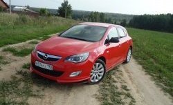 Накладка Sport на передний бампер Opel Astra J хэтчбек 5 дв. дорестайлинг (2009-2012)