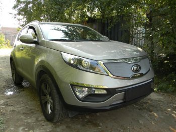 4 299 р. Защитная сетка в бампер (верх, ячейка 3х7 мм) Alfeco Стандарт  KIA Sportage  3 SL (2010-2014) дорестайлинг (Хром)  с доставкой в г. Набережные‑Челны. Увеличить фотографию 3