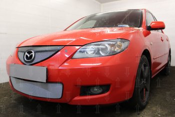 3 899 р. Защитная сетка в бампер (верх, ячейка 3х7 мм) Alfeco Стандарт  Mazda 3/Axela  BK (2006-2009) рестайлинг седан (Хром)  с доставкой в г. Набережные‑Челны. Увеличить фотографию 3