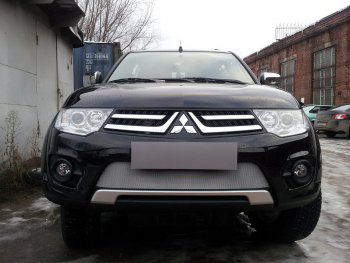 4 299 р. Защитная сетка в бампер (низ, ячейка 3х7 мм) Alfeco Стандарт Mitsubishi L200 4  рестайлинг (2013-2016) (Хром)  с доставкой в г. Набережные‑Челны. Увеличить фотографию 2