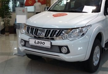 3 199 р. Защитная сетка в бампер (низ, ячейка 3х7 мм) Alfeco Стандарт Mitsubishi L200 5 KK,KL дорестайлинг (2015-2019) (Хром)  с доставкой в г. Набережные‑Челны. Увеличить фотографию 2