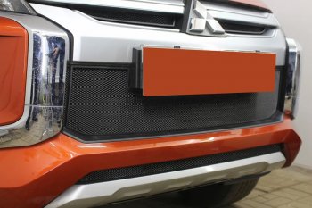 2 559 р. Защитная сетка в бампер (низ, ячейка 3х7 мм) Alfeco Стандарт Mitsubishi L200 5 KK,KL рестайлинг (2018-2022) (Чёрная)  с доставкой в г. Набережные‑Челны. Увеличить фотографию 2