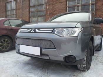 7 899 р. Защитная сетка в бампер (2 части, ячейка 3х7 мм) Alfeco Стандарт Mitsubishi Outlander GF дорестайлинг (2012-2014) (Хром)  с доставкой в г. Набережные‑Челны. Увеличить фотографию 3