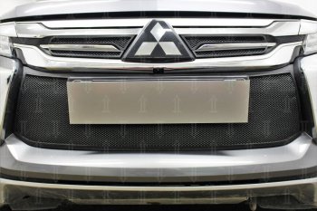 4 999 р. Защитная сетка в бампер (низ, ячейка 3х7 мм) Стрелка11 Стандарт  Mitsubishi Pajero Sport  QE (2015-2021) дорестайлинг (Чёрная)  с доставкой в г. Набережные‑Челны. Увеличить фотографию 3