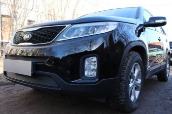 3 989 р. Защитная сетка в бампер (низ, ячейка 4х10 мм) Alfeco Премиум KIA Sorento XM рестайлинг (2012-2015) (Чёрная)  с доставкой в г. Набережные‑Челны. Увеличить фотографию 4