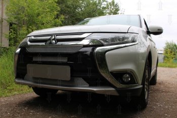 8 999 р. Защитная сетка в бампер (3 части, ячейка 4х10 мм) Alfeco Премиум Mitsubishi Outlander GF 2-ой рестайлинг (2015-2018) (Хром)  с доставкой в г. Набережные‑Челны. Увеличить фотографию 3