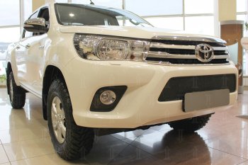 4 299 р. Защитная сетка в бампер (низ, ячейка 4х10 мм) Стрелка11 Премиум Toyota Hilux AN120 дорестайлинг (2016-2020) (Чёрная)  с доставкой в г. Набережные‑Челны. Увеличить фотографию 3