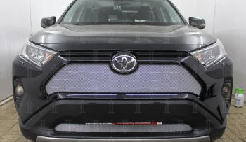 Защитная сетка в бампер (низ, ячейка 4х10 мм) Стрелка11 Премиум Toyota RAV4 XA50 5 дв. дорестайлинг (2018-2024)  (Хром)