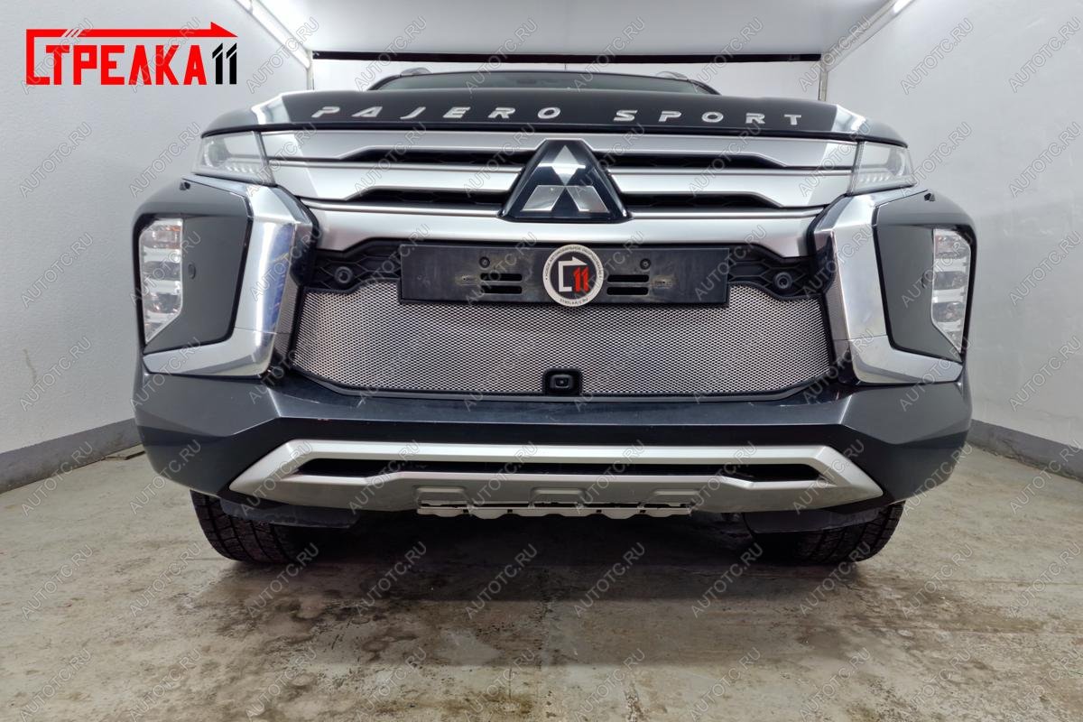 3 599 р. Защита радиатора (с камерой) Стрелка11 Стандарт  Mitsubishi Pajero Sport  QF (2019-2022) рестайлинг (черная)  с доставкой в г. Набережные‑Челны