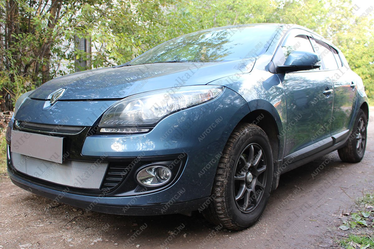 3 599 р. Защита радиатора (низ) Стандарт  Renault Megane  купе 3 дв. (2012-2014) 1-ый рестайлинг (хром)  с доставкой в г. Набережные‑Челны