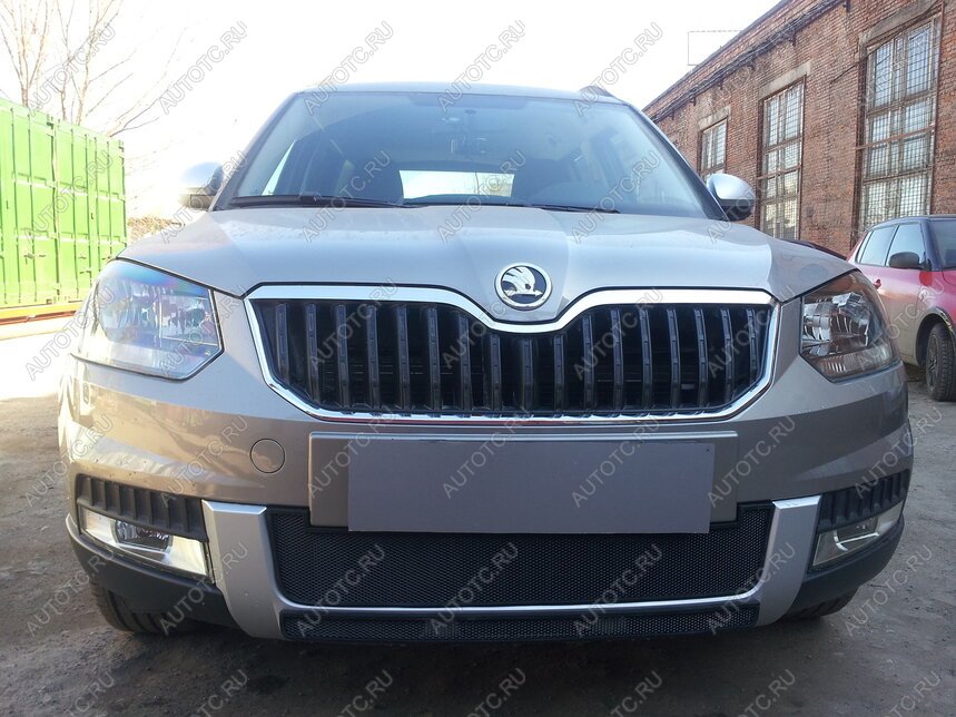 2 299 р. Защита радиатора (нижняя) (Outdoor) Стрелка11 Стандарт  Skoda Yeti (2013-2018) (черная)  с доставкой в г. Набережные‑Челны