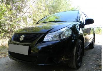 3 399 р. Защита радиатора Стрелка11 Стандарт  Suzuki SX4  GYC21S (2006-2012) дорестайлинг седан (черная)  с доставкой в г. Набережные‑Челны. Увеличить фотографию 2