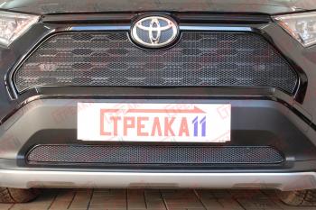 3 899 р. Защита радиатора (верх с парктроником, камерой) Стрелка11 Стандарт  Toyota RAV4  XA50 (2018-2024) 5 дв. дорестайлинг (черная)  с доставкой в г. Набережные‑Челны. Увеличить фотографию 2