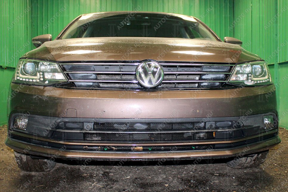 4 799 р. Защита радиатора (3 части с парктроником) Стрелка11 Стандарт  Volkswagen Jetta  A6 (2015-2018) седан рестайлинг (черная)  с доставкой в г. Набережные‑Челны