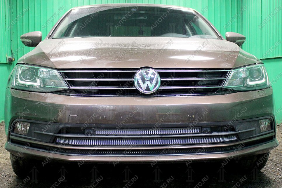 4 949 р. Защита радиатора (3 части с парктроником) Стрелка11 Стандарт  Volkswagen Jetta  A6 (2015-2018) седан рестайлинг (хром)  с доставкой в г. Набережные‑Челны