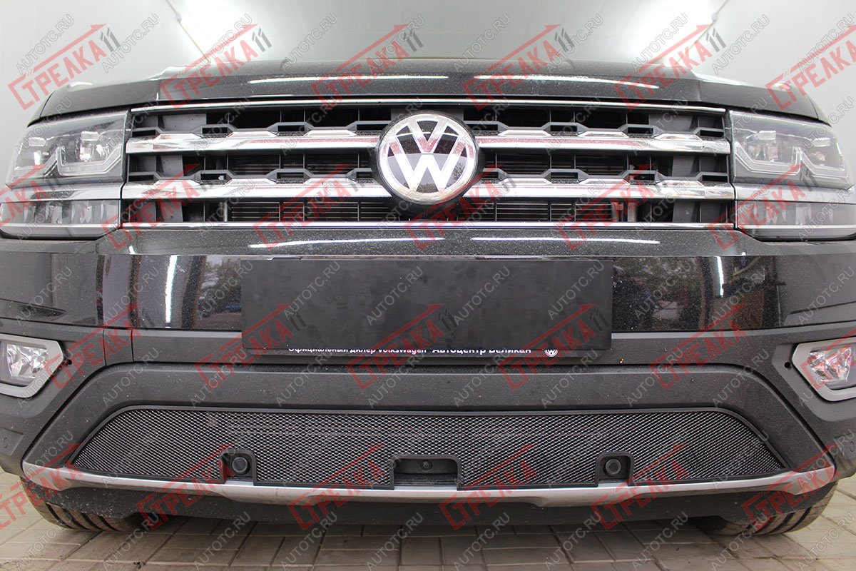 3 399 р. Защита радиатора (низ с камерой и парктроником) Стрелка11 Стандарт  Volkswagen Teramont  CA1 (2016-2020) дорестайлинг (черная)  с доставкой в г. Набережные‑Челны