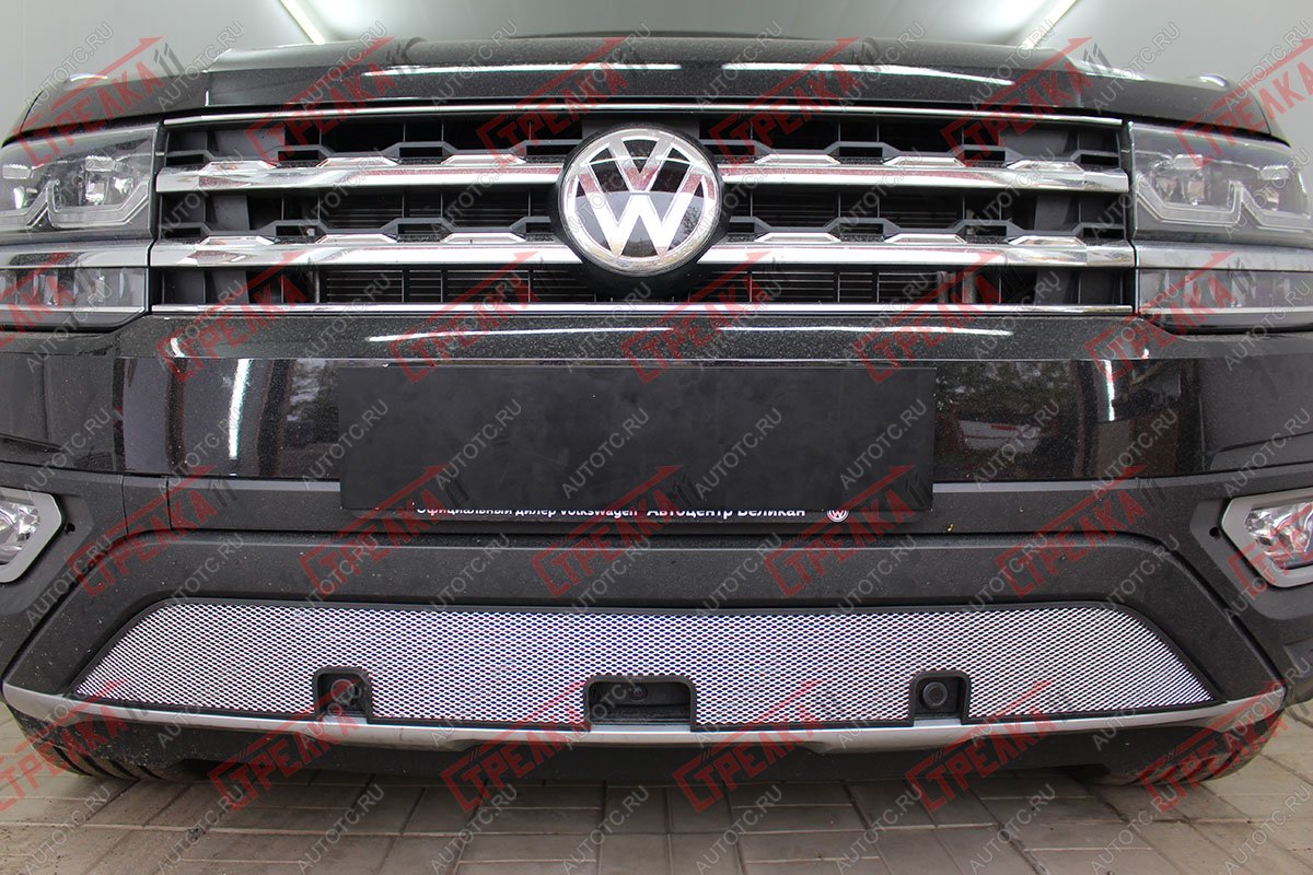 3 499 р.  Защита радиатора (низ с камерой и парктроником)  Volkswagen Teramont  CA1 (2016-2020) дорестайлинг (хром)  с доставкой в г. Набережные‑Челны