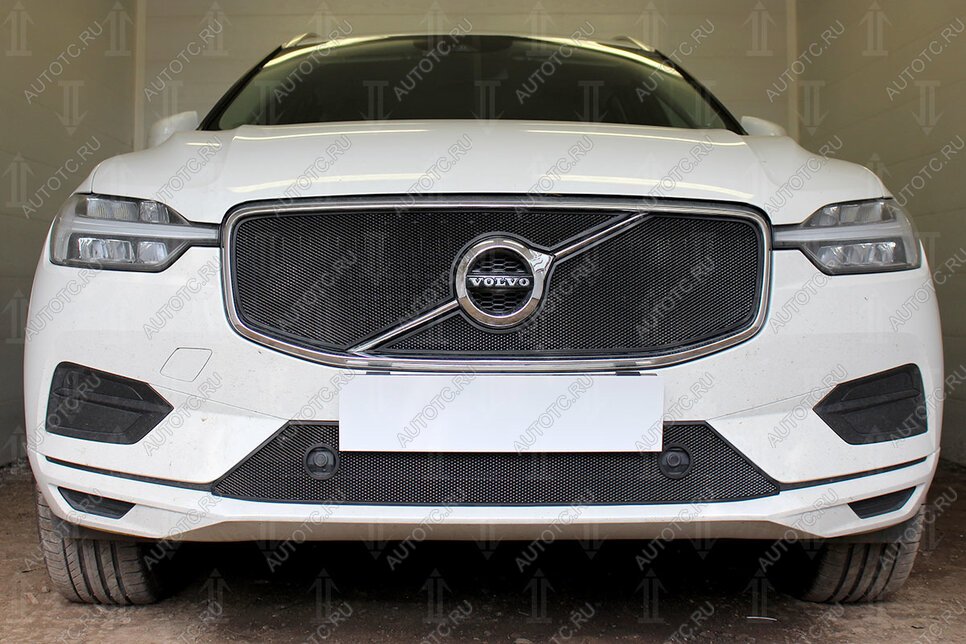 3 899 р. Защита радиатора (R-Design) (верх 2 части) Стрелка11 Стандарт  Volvo XC60 (2017-2022) (черная)  с доставкой в г. Набережные‑Челны