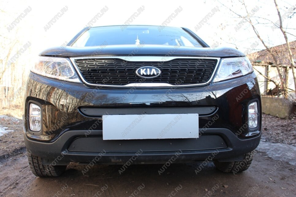 799 р. Зимняя заглушка решетки радиатора (середина) Стрелка11   KIA Sorento  XM (2012-2015) рестайлинг (черная)  с доставкой в г. Набережные‑Челны