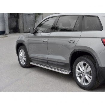 25 849 р. Порожки для ног (труба Ø42) SLITKOFF  Skoda Kodiaq  NU7 (2017-2021) дорестайлинг (Вариант 2 (лист алюм, проф.сталь))  с доставкой в г. Набережные‑Челны. Увеличить фотографию 3