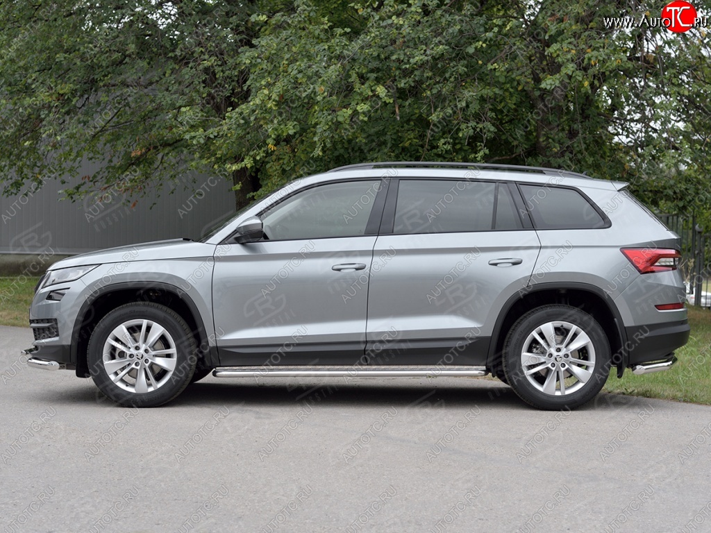 25 849 р. Порожки для ног (труба Ø42) SLITKOFF  Skoda Kodiaq  NU7 (2017-2021) дорестайлинг (Вариант 2 (лист алюм, проф.сталь))  с доставкой в г. Набережные‑Челны