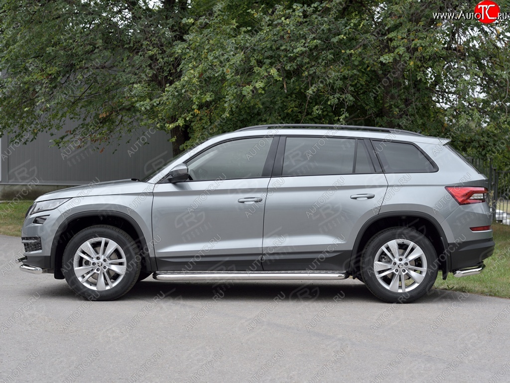 25 499 р. Порожки для ног (труба Ø63) SLITKOFF  Skoda Kodiaq  NU7 (2017-2021) дорестайлинг (Вариант 2 (лист алюм, проф.сталь))  с доставкой в г. Набережные‑Челны