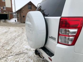 6 949 р. Пластиковый колпак запасного колеса SUZUKI (верхняя часть, 225/70/16)  Suzuki Grand Vitara ( FTB03 3 двери,  3TD62, TL52 5 дверей,  JT 5 дверей,  JT 3 двери,  JT) - Grand Vitara XL7 (неокрашенный)  с доставкой в г. Набережные‑Челны. Увеличить фотографию 12