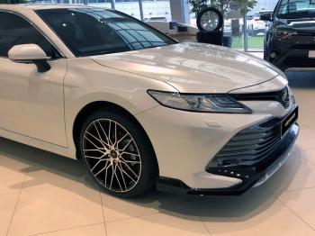 16 899 р. Накладка переднего бампера HEMMES Toyota Camry XV70 дорестайлинг (2017-2021)  с доставкой в г. Набережные‑Челны. Увеличить фотографию 4