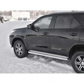 30 799 р. Порожки для ног (труба Ø63) SLITKOFF  Toyota Fortuner  AN160 (2015-2025) дорестайлинг, рестайлинг (лист - алюминий, профиль - сталь)  с доставкой в г. Набережные‑Челны. Увеличить фотографию 3