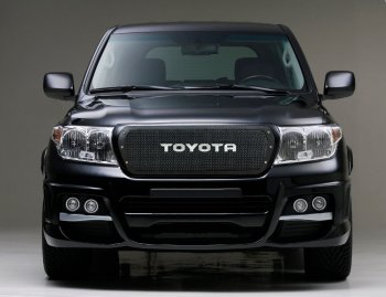 17 699 р. Решетка радиатора CrTuning Toyota Land Cruiser 200 2-ой рестайлинг (2015-2021) (С надписью TOYOTA)  с доставкой в г. Набережные‑Челны. Увеличить фотографию 1