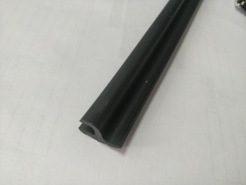 299 р. Универсальный уплотнитель FlexLine (16 mm U-LIP с хром полосой, 1 погонный метр) Dodge Neon (1994-1999)  с доставкой в г. Набережные‑Челны. Увеличить фотографию 3