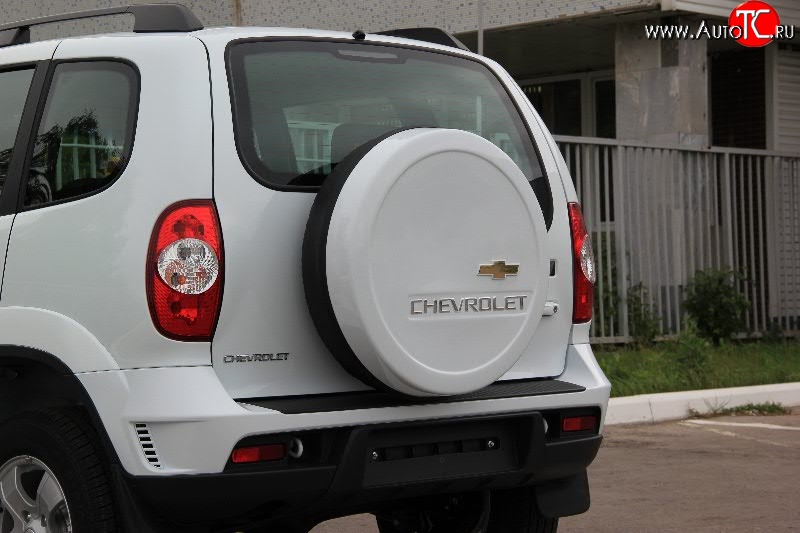 1 779 р. Чехол запасного колеса Chevrolet V3 Chevrolet Niva 2123 дорестайлинг (2002-2008) (Окрашенный)  с доставкой в г. Набережные‑Челны