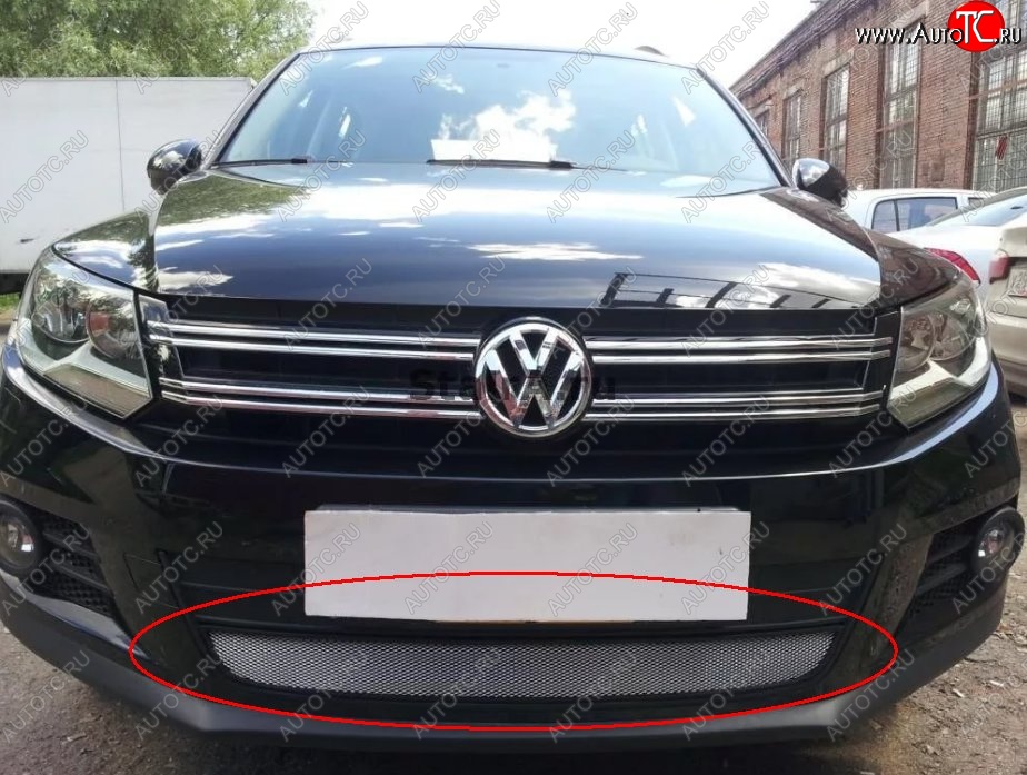 2 799 р. Защитная решётка в воздуховод автомобиля Russtal (хром)  Volkswagen Tiguan  Mk2 (2016-2020) дорестайлинг  с доставкой в г. Набережные‑Челны